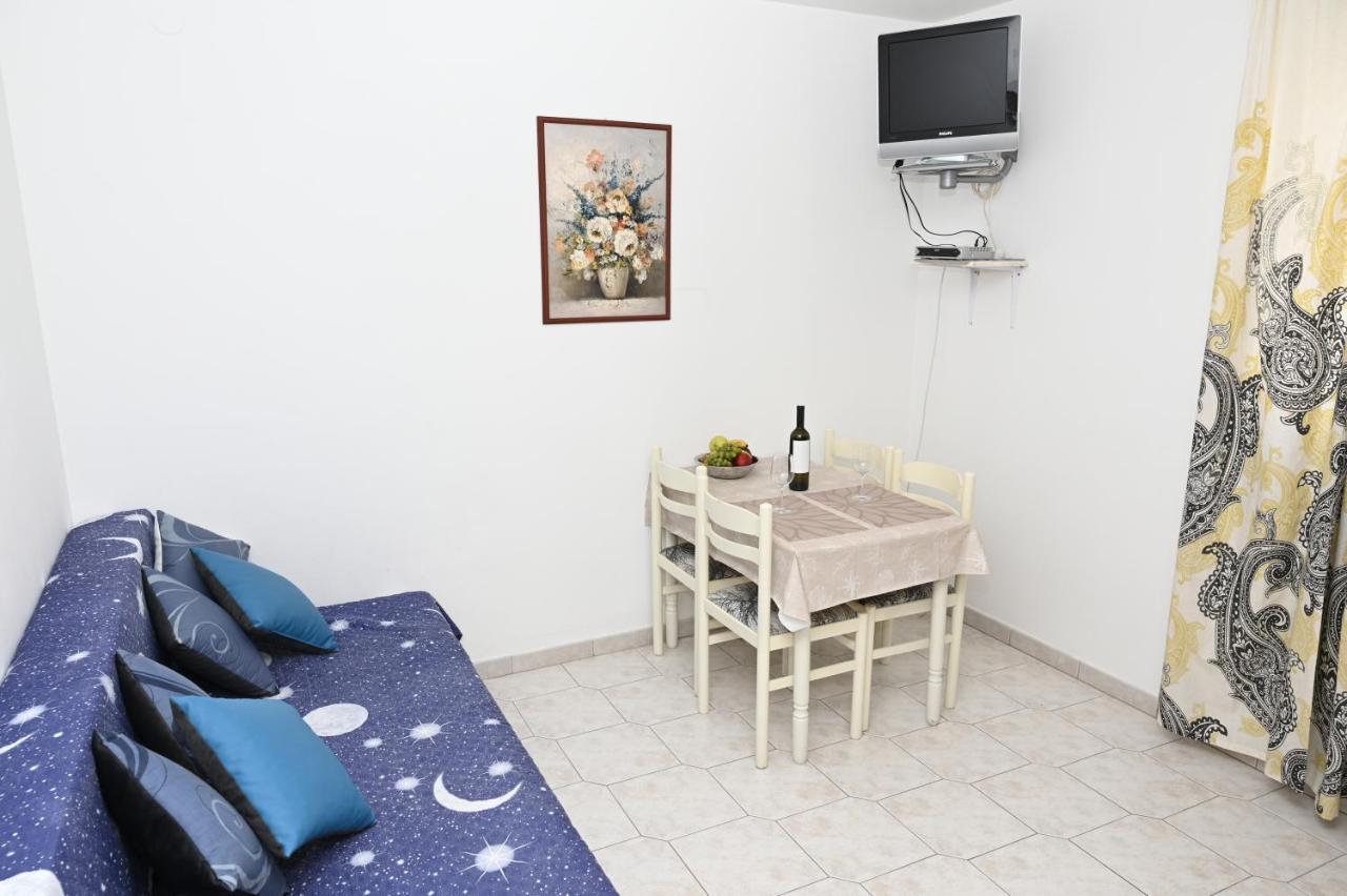 Apartments "Sea View" Miki & Ivana ボル エクステリア 写真