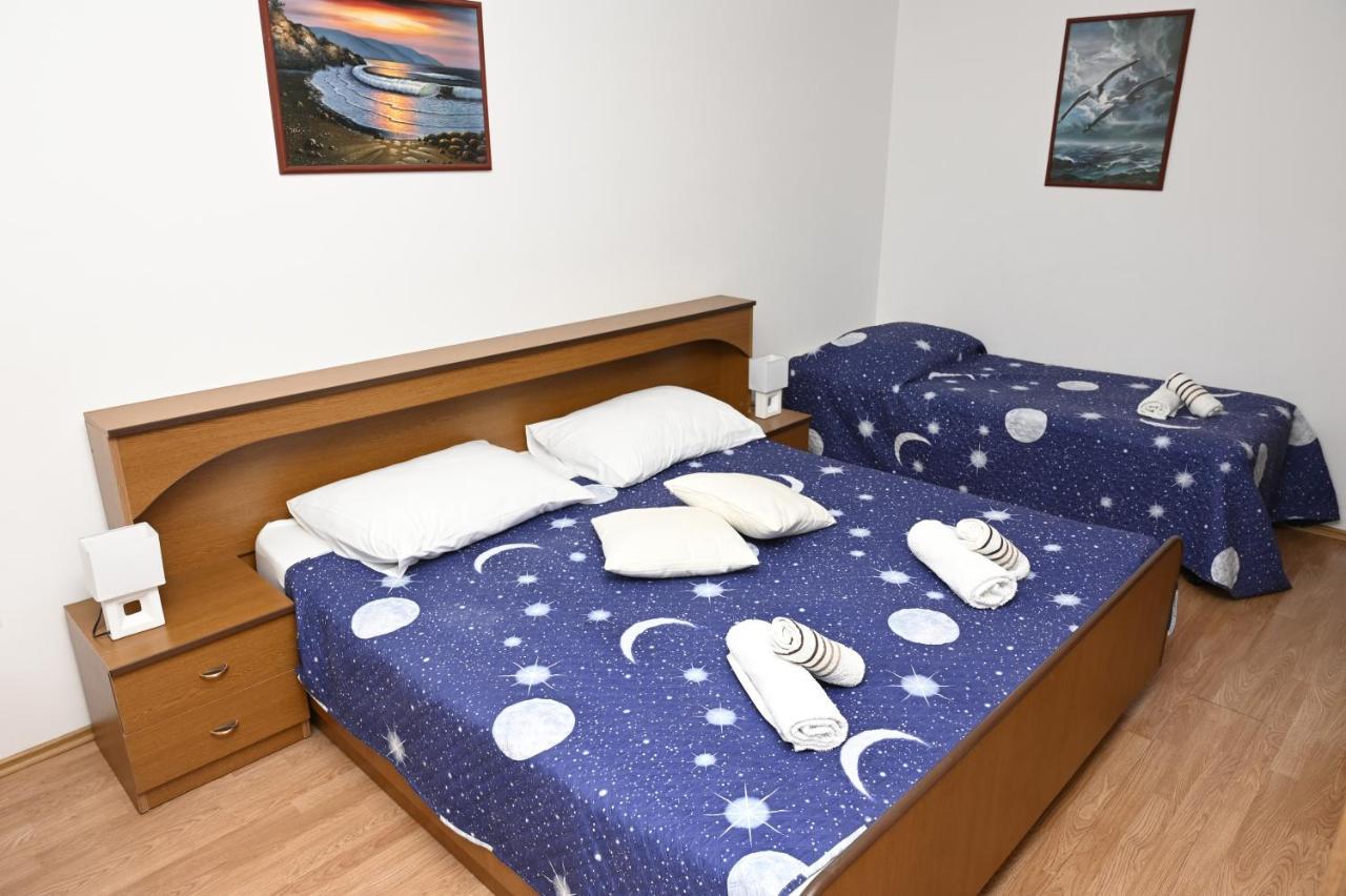 Apartments "Sea View" Miki & Ivana ボル エクステリア 写真